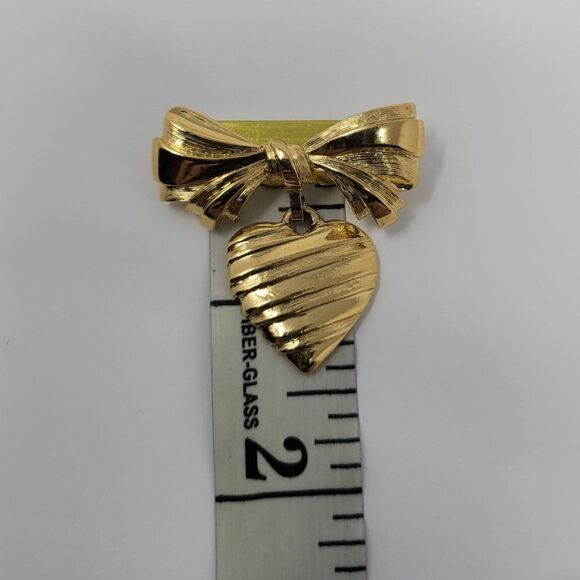 Vintage Avon Signed Bow Heart Brooch Pin Gold Tone "I Love You Grandmother" Gift - Picture 3 of 5